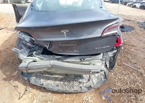 2018 Tesla Model 3 Long Range/Performance z USA, uszkodzony, nr VIN 5YJ3E1EB2JF121338